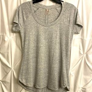 Structured gray short sleeve tee M medium by Calia